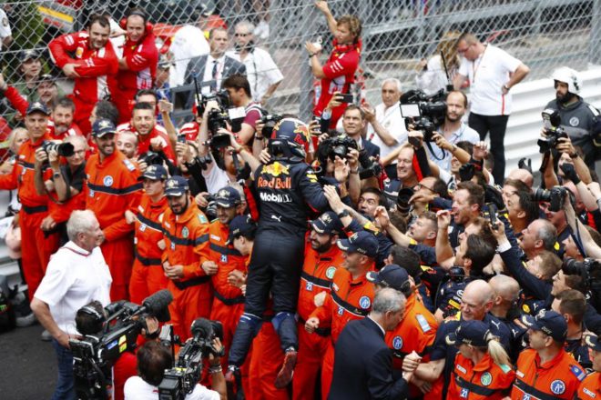 Daniel Ricciardo takes a lights-to-flag Monaco victory despite engine issues