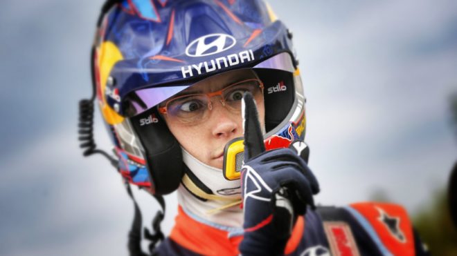 Neuville snatches dramatic win over Ogier to extend WRC title lead