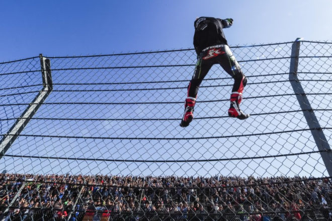 Jonathan Rea wins fourth title in a row slicing past Tom Sykes