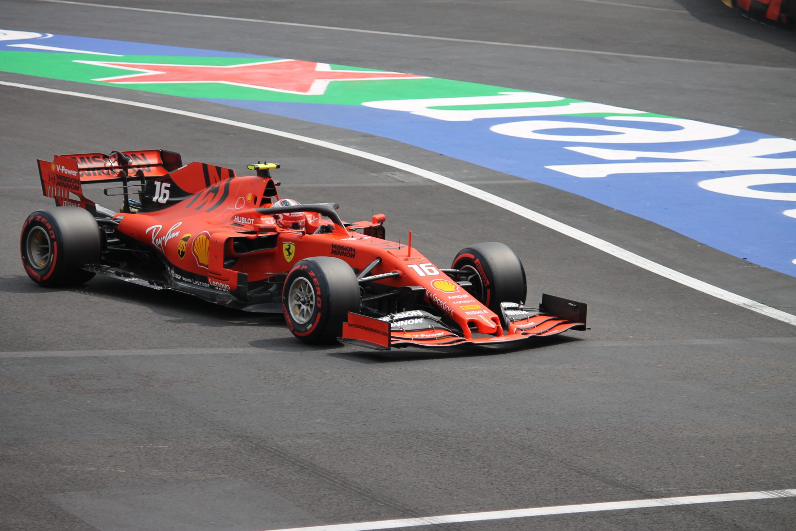 Verstappen takes pole, but suffers 3-place grid penalty; Leclerc to start on P1