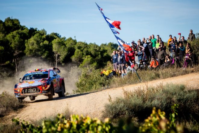 Thierry Neuville takes the lead after the Spanish rally switches to asphalt
