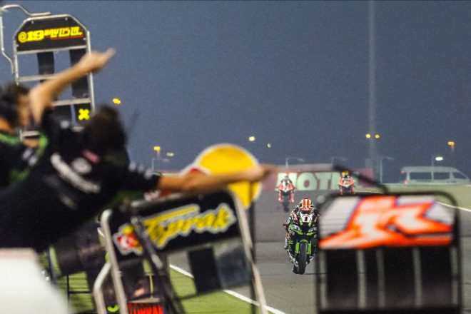 Jonathan Rea takes Race 2 victory ahead of Davies and Bautista