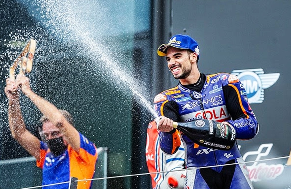 Miguel Oliveira takes last-corner win in 900th premier class race