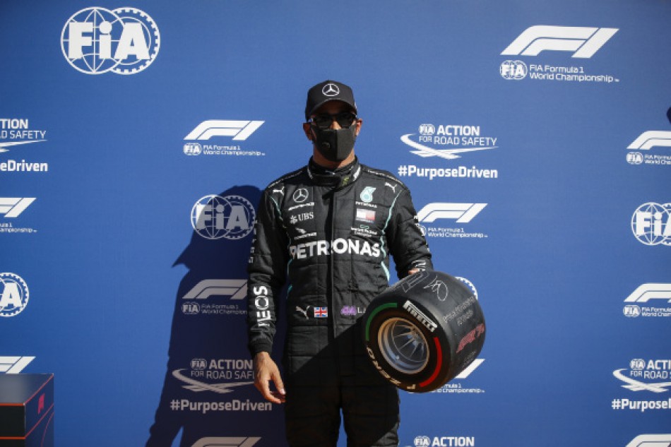 Lewis Hamilton takes pole ahead of Bottas and Sainz