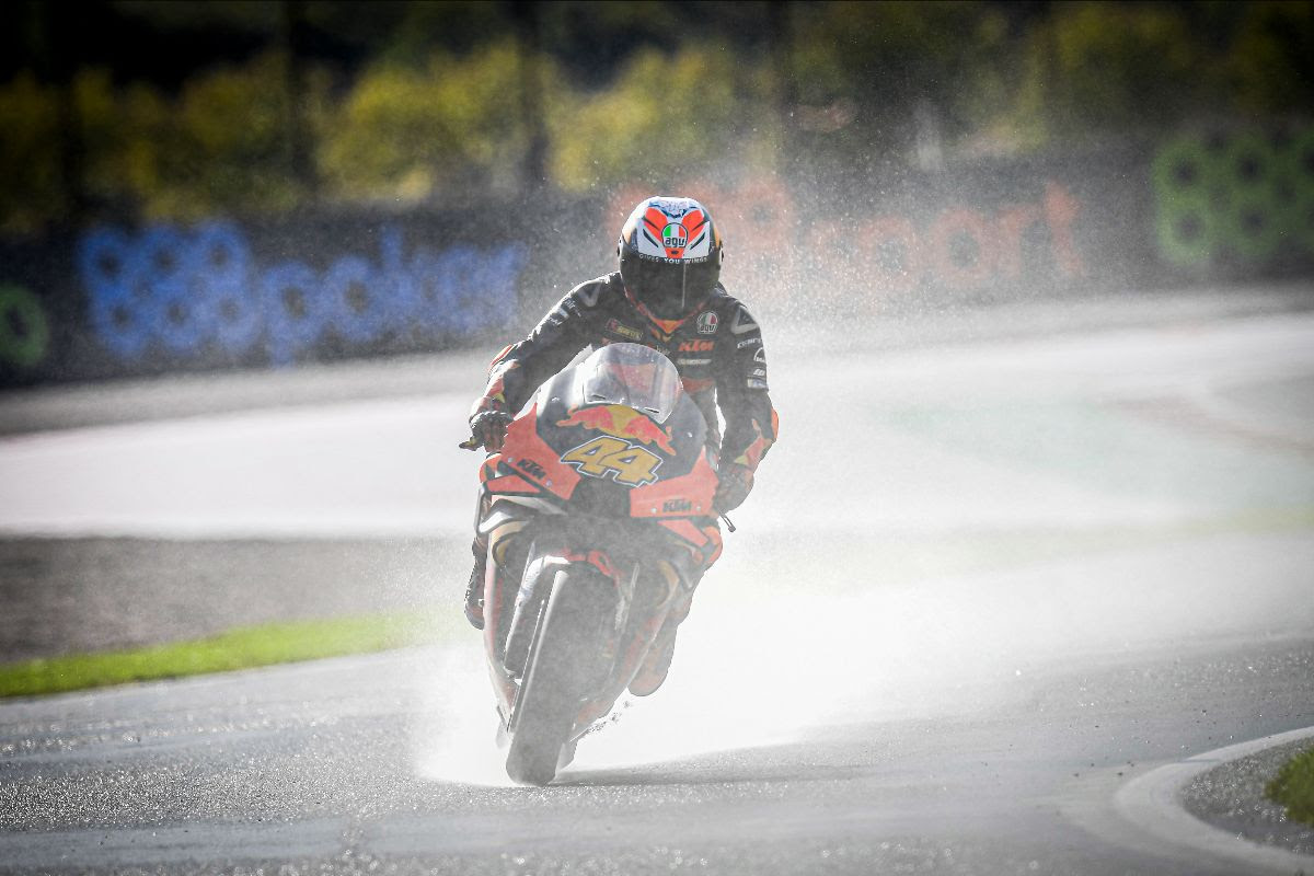 Pole for Pol! Espargaro heads Rins and Nakagami in Valencia