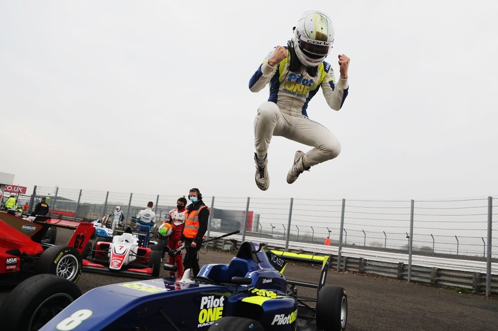 Title slips away from Kush Maini as Carlin’s Kaylen Frederick wins British F3