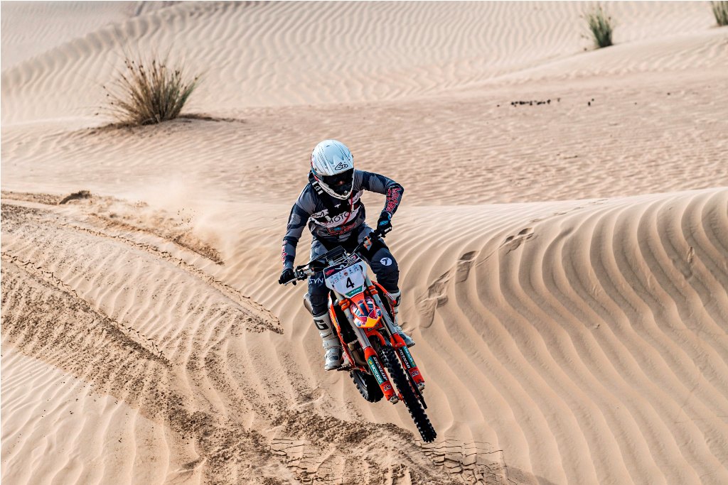 Maiden bikes triumph for Sam Smith; Al Rajhi-Orr win Dubai Baja