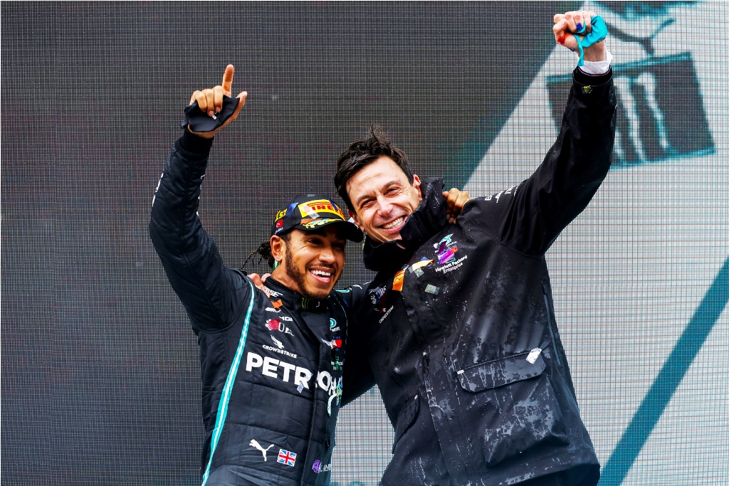 Hamilton to continue with Mercedes for 9th year