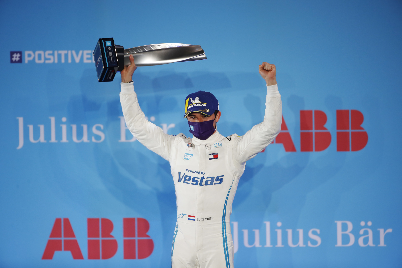 Nyck de Vries sprints to victory: Formula E