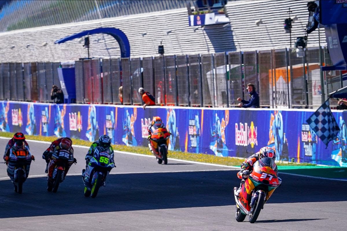 Pedro Acosta takes 3rd straight win to make history in Jerez: Moto3