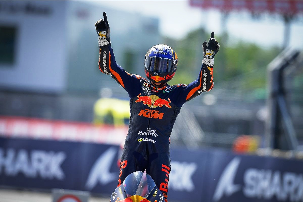 Raul Fernandez on fire to take 2nd Moto2 victory