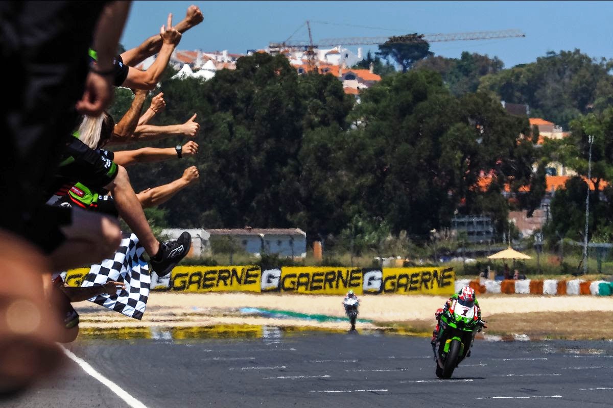 Rea fights back for Race 2 victory as Redding crashes
