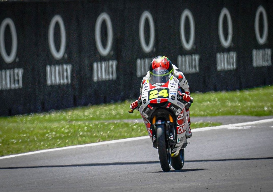 Suzuki half a second clear for pole: Moto3