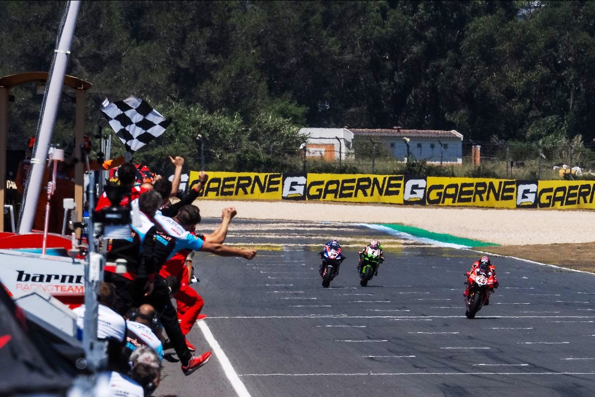 Redding fends off Razgatlioglu and Rea to win epic 3-way Race 1