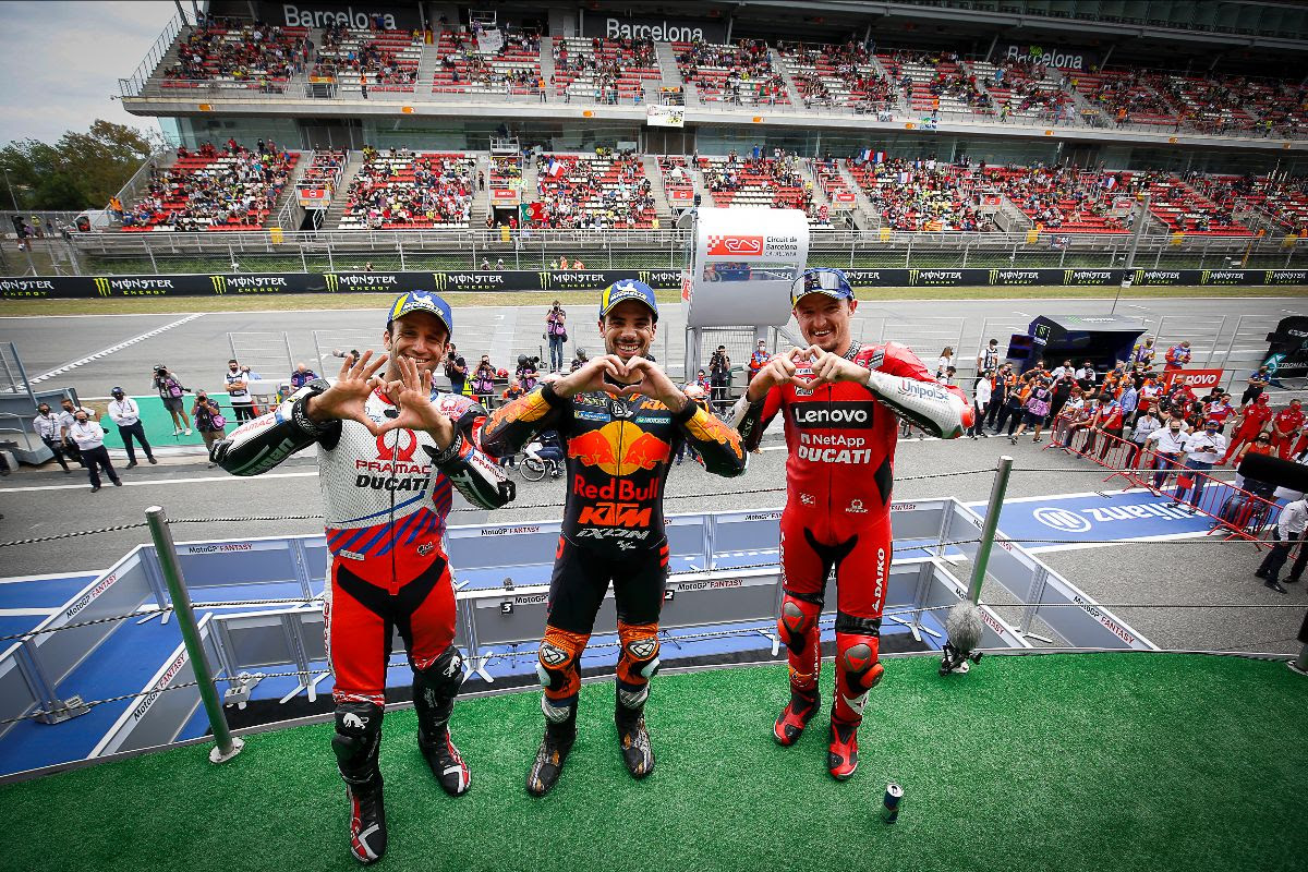 Oliveira plays his cards to perfection to put KTM back on top