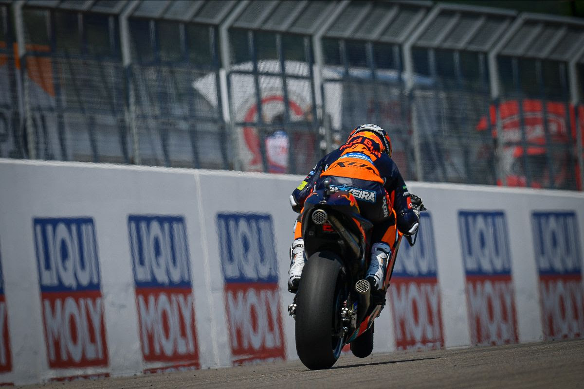 Miguel Oliveira tops timesheets on Friday