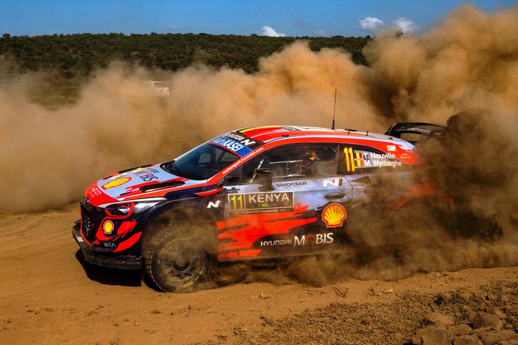 Neuville-Wydaeghe survive storm to stay ahead on Saturday
