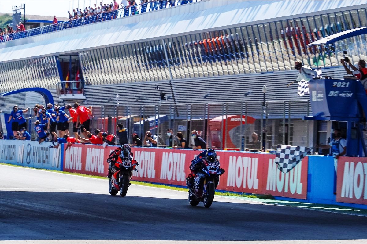 Razgatlioglu does the double in Jerez after fierce Redding battle, Rea fifth