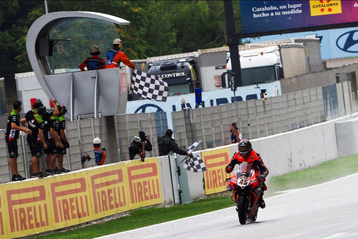 Redding heads historic Ducati 1-2-3 in epic wet race