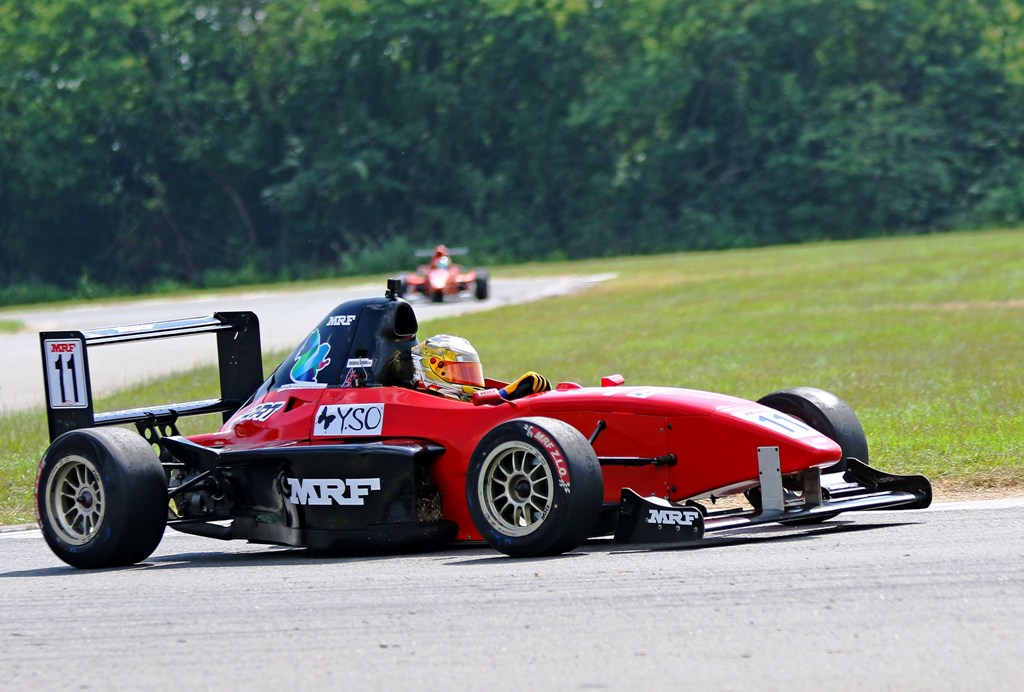 Deepak leads Momentum 1-2; Defending champ Arjun Balu on pole