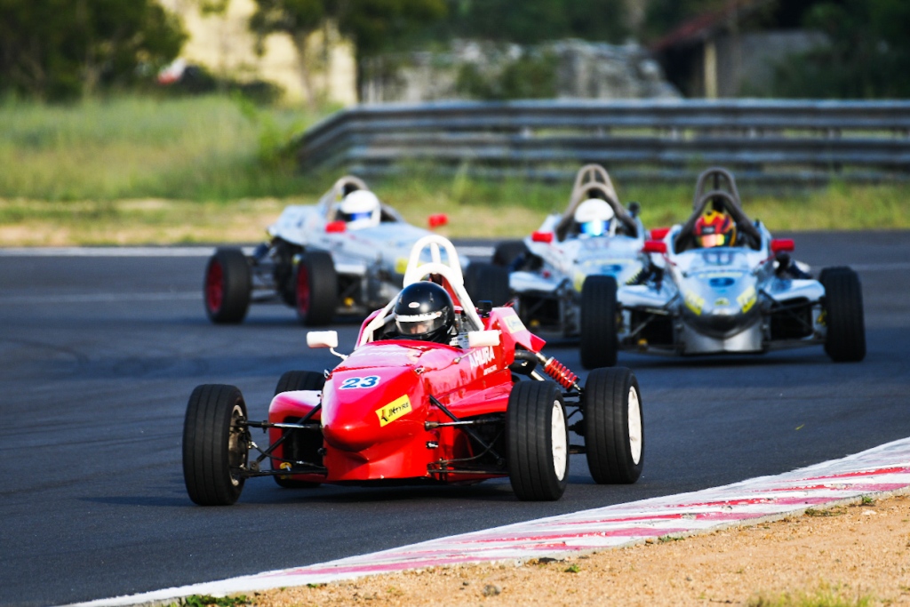 Amir sayed shines for Ahura Racing; Ruhaan wins Rookie race