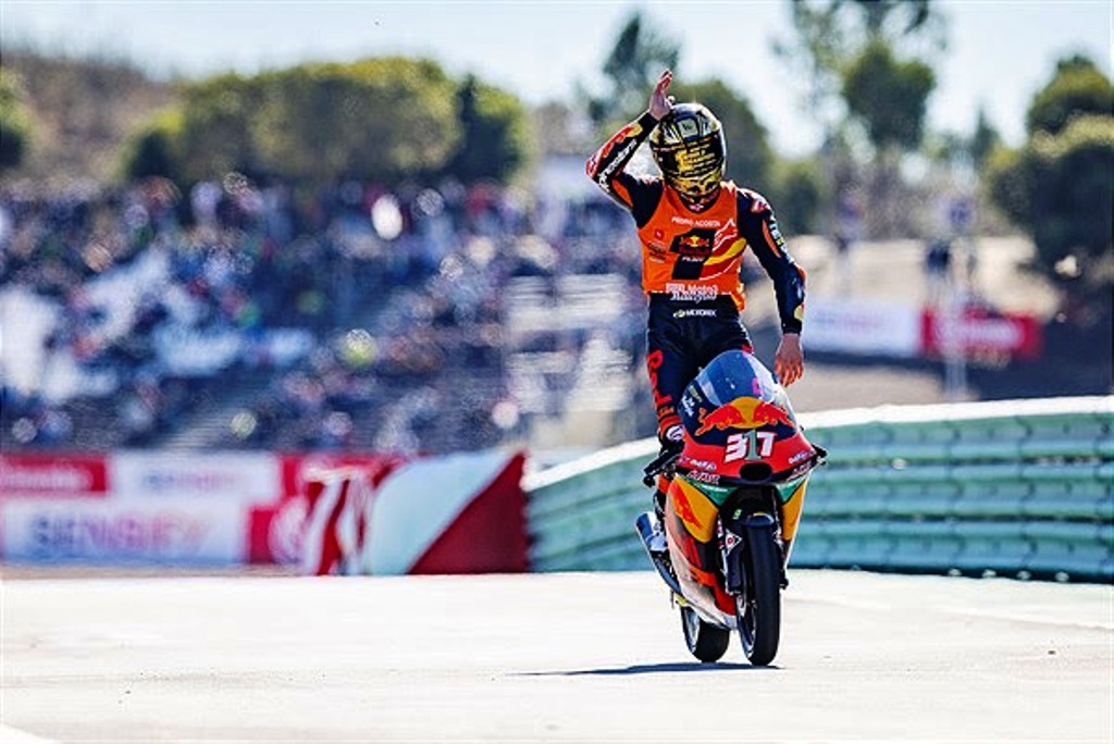 Rookie Pedro Acosta wins Moto3 World title