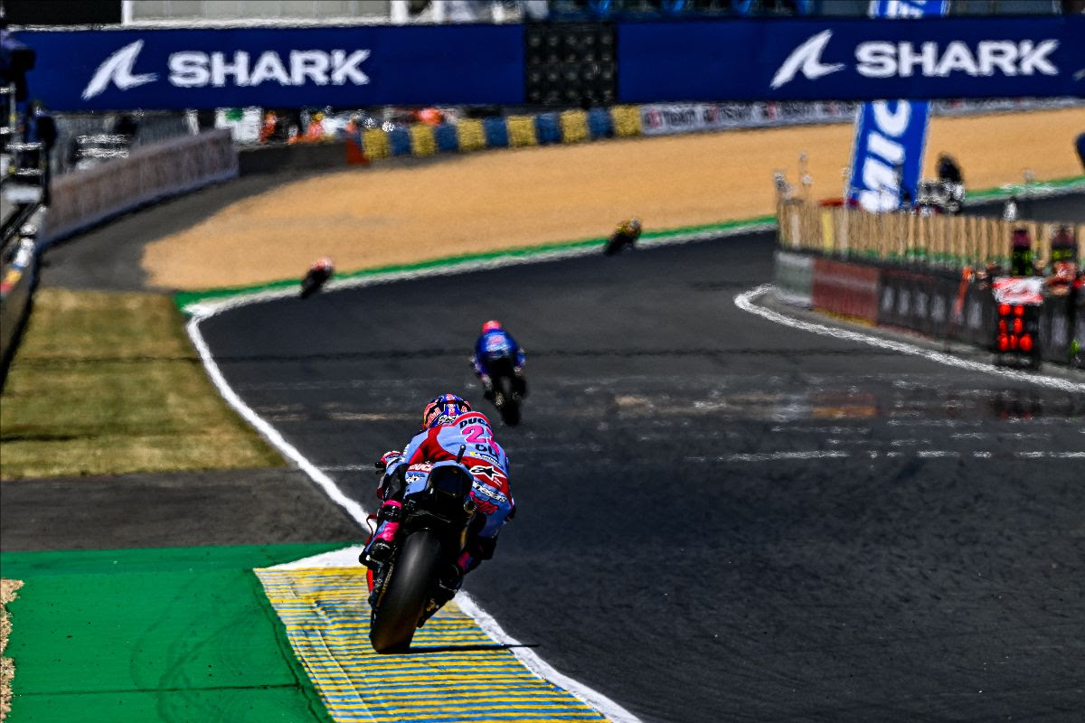 Bastianini breaks Le Mans lap record on Friday