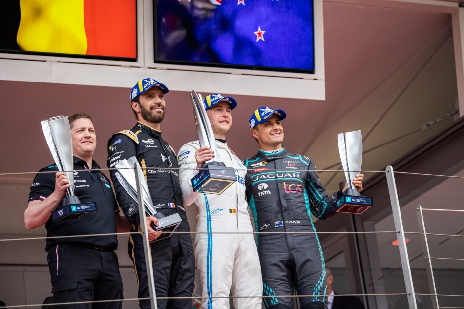 Stoffel Vandoorne claims first win of the season