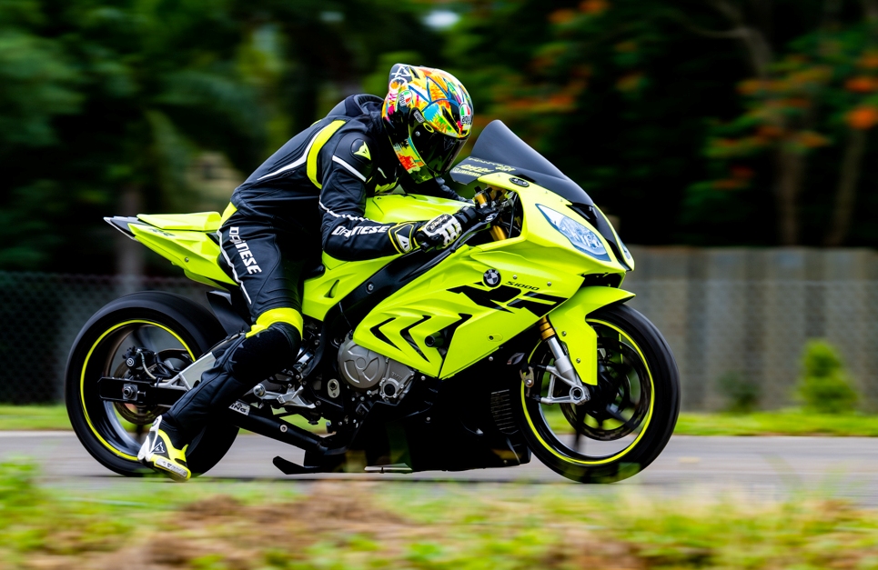 Hemanth Muddappa scores a double at Vroom 8th edition