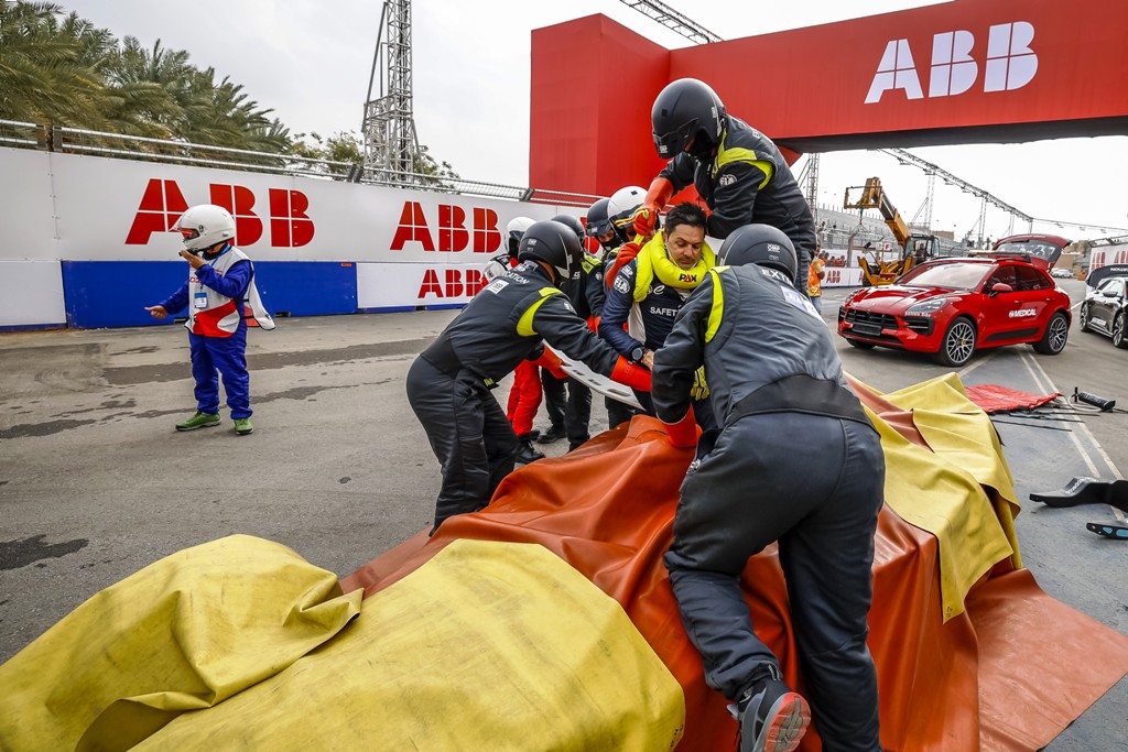 Hyderabad ePrix: Safe Extrication in Electric Racing – How ‘Red Car’ exercises protect