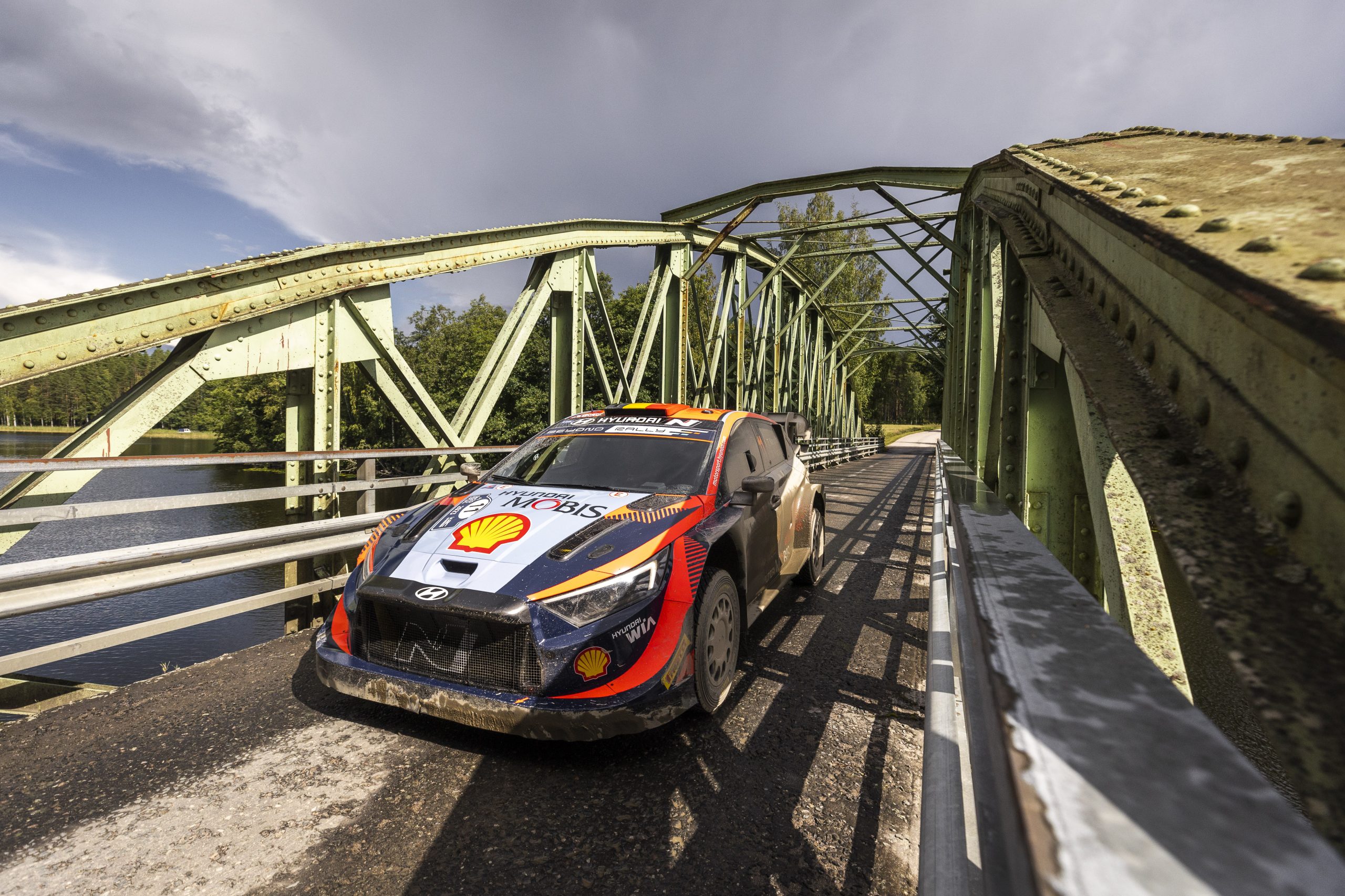 WRC – Evans takes lead; Rovanpera rolls out: Rally Finland
