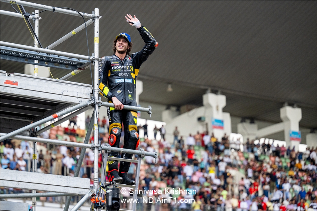 Bezzecchi wins; Bagnaia crashes; That’s enough to tighten up the title-fight