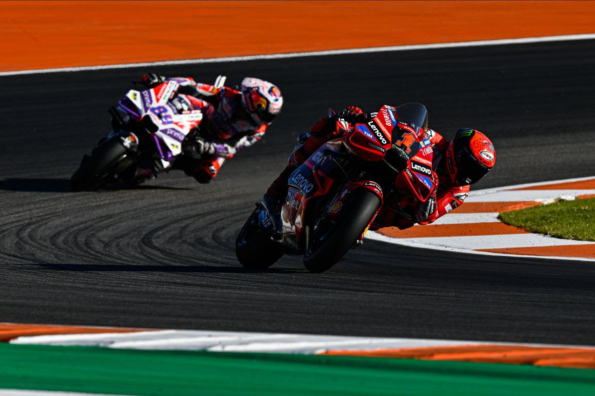 Bagnaia second, Martin sixth as Viñales sets stunning new lap record for pole