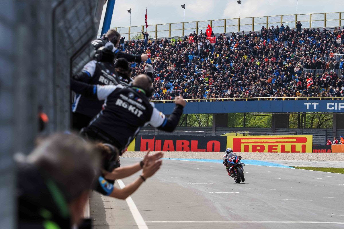 Razgatlioglu and Bautista share honours at the Cathedral: WorldSBK