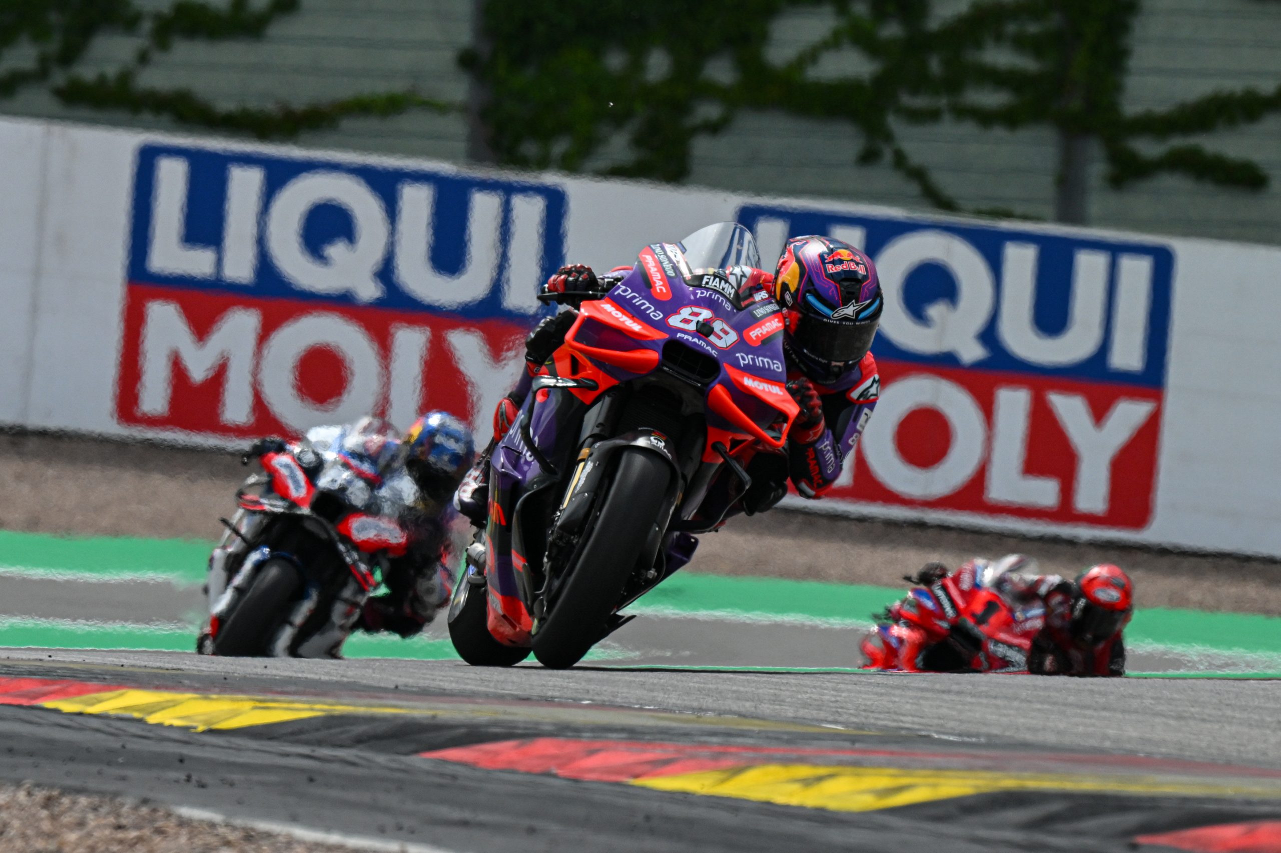 Martin halts Bagnaia’s charge as Oliveira claims Sprint podium for Trackhouse